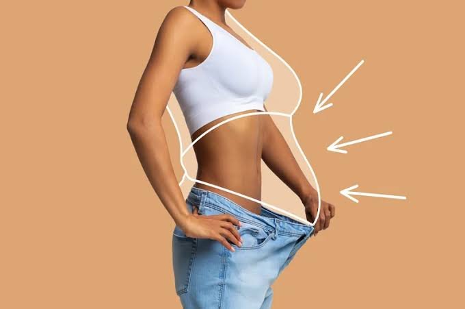 Image do post Além da balança: o impacto do emagrecimento rápido no corpo e a importância do acompanhamento preventivo contra a flacidez
